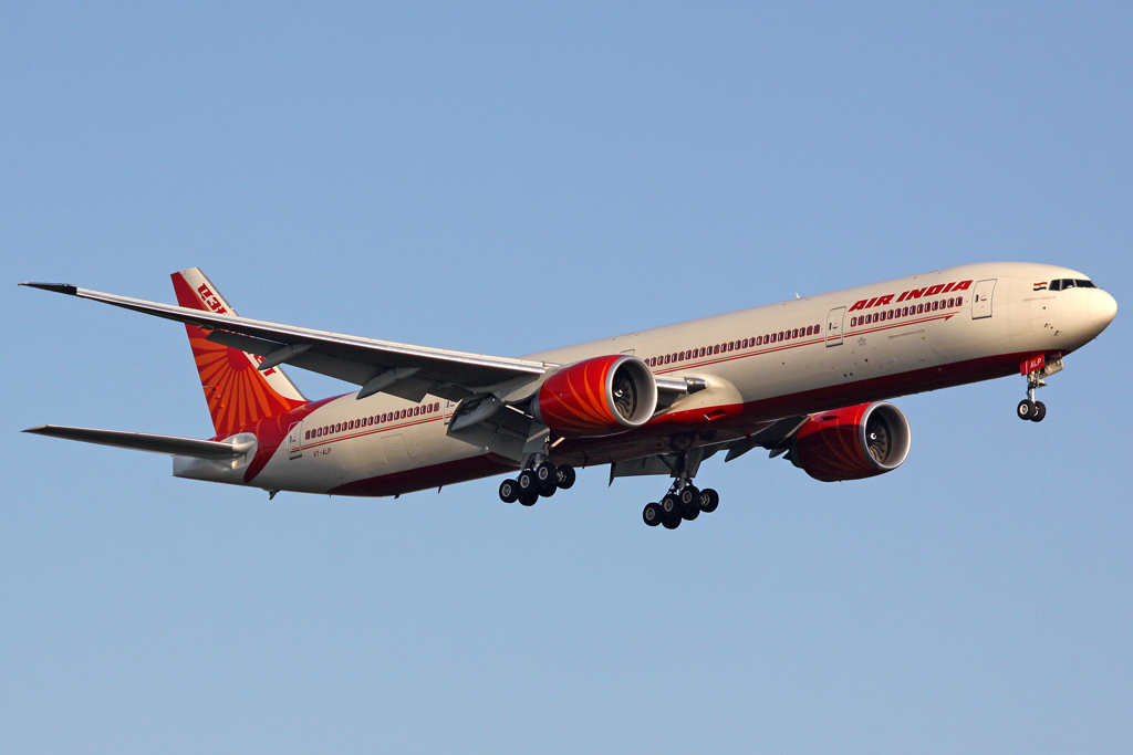 Air India Boeing 777-337(ER) in Frankfurt am 25,04,10