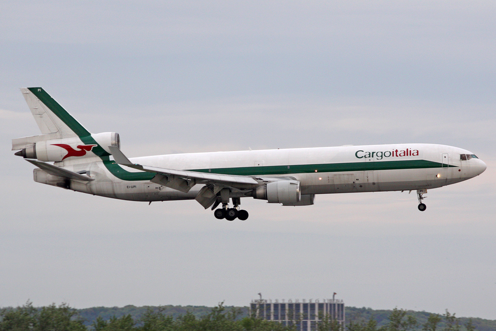Cargoitalia McDonnell Douglas MD-11F EI-UPI in DUS am 19,05,10