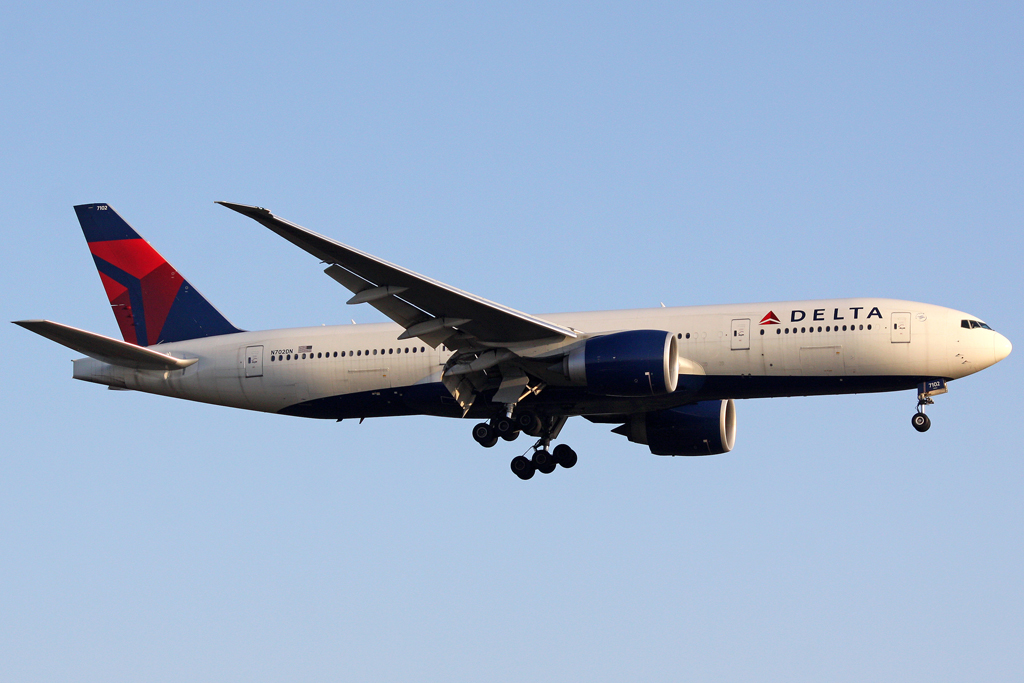 Delta Air Lines Boeing 777-232(LR) N702DN in Frankfurt am 25,04,10