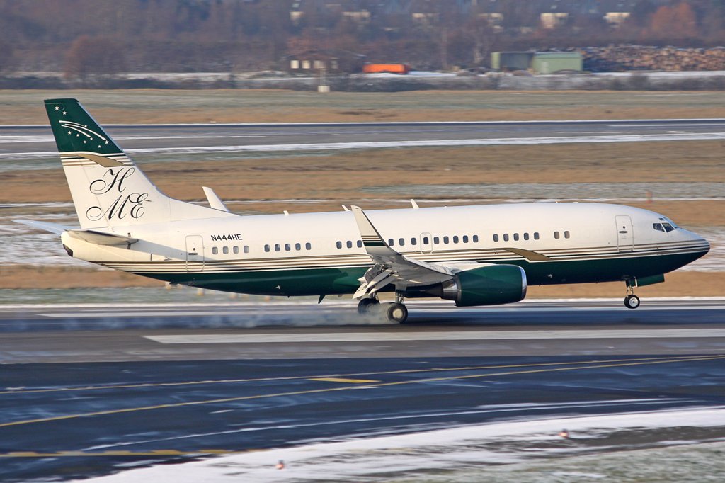 Diese Private Boeing 737-39A bei der Landung in Dsseldorf am 19,12,09