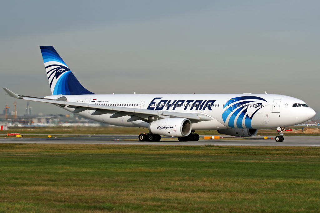 Ein Airbus 330-200 der Egyptair in neuen Farben aufgenommen am 26.10.2010 in Frankfurt. Reg: SU-GCF.