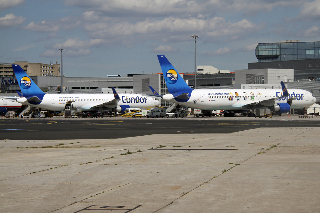 Eine Boeing 767-300 der Condor aufgenommen in Frankfurt am 10.07.2011. Reg: D-ABUH. Condor macht mit dieser Maschine Werbung fr Luftfahrt ohne Grenzen mit den Peanuts Charlie Brown, Snoopy und co. 