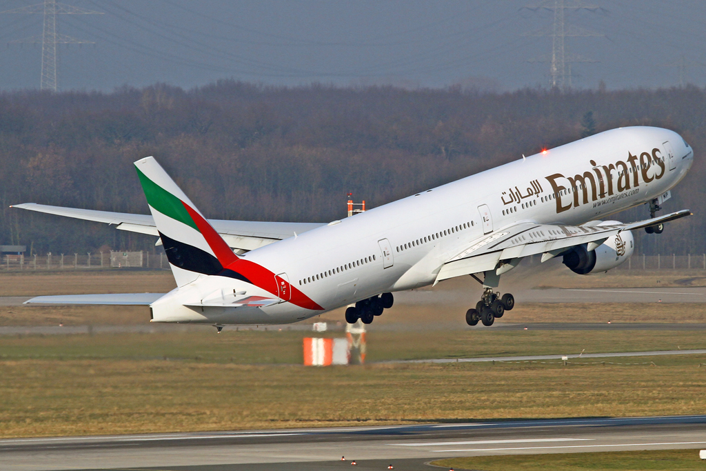 http://aviation.startbilder.de/1024/eine-boeing-777-300-er-emirates-118039.jpg