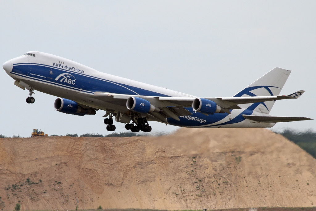 Eine Boeing B 747-400 der Air Bridge Cargo aufgenommen in Frankfurt am 10.07.2011. Reg: VP-BIG