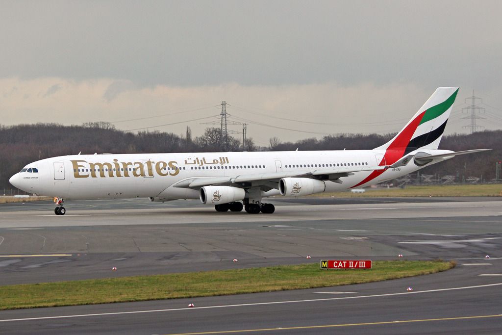 Emirates Airbus A340-313X A6-ERQ in DUS am 23.01.2012