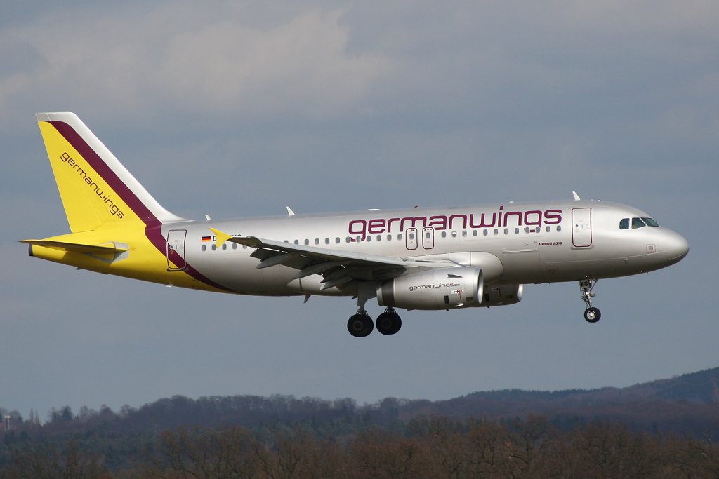 Germanwings A319 im Anflug in Kln auf Bahn 14L am 28.03.08
