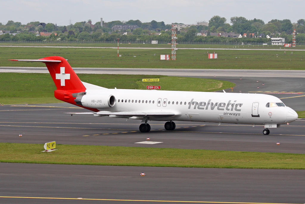 Helvetic Airways Fokker F-100 HB-JVG in DUS am 19,05,10