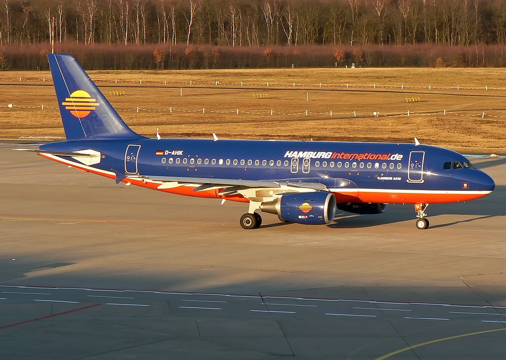 HHI´s 10 Jahre a/c Airbus A319-112 D-AHIK  in revidierter Lackierung in CGN (26.12.09)