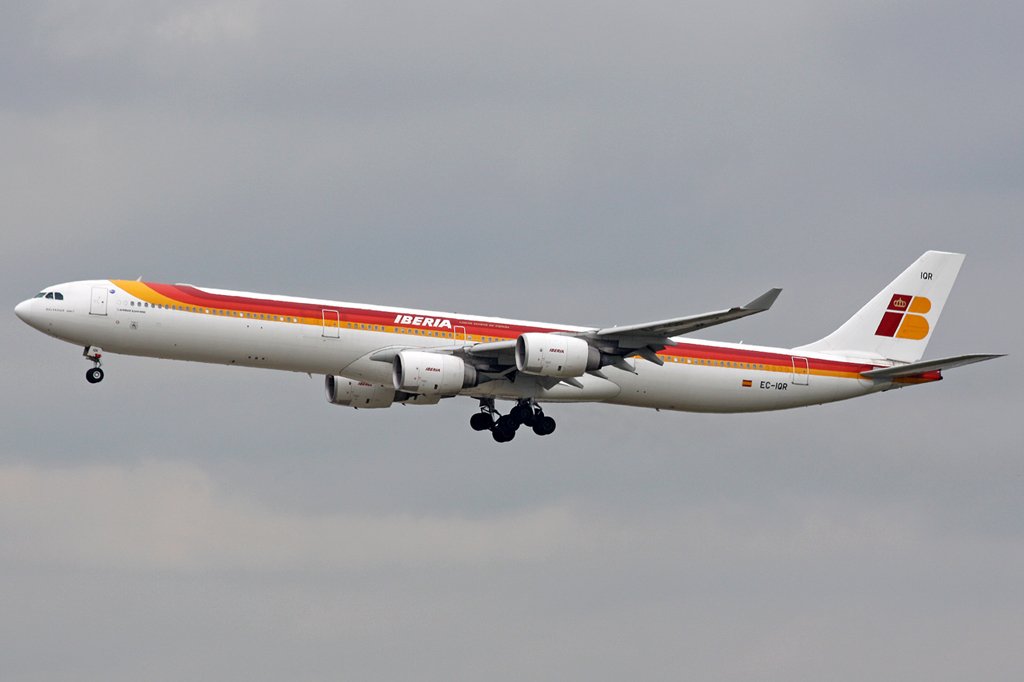 Iberia, A340-600, EC-IQR in Frankfurt am 07,06,09