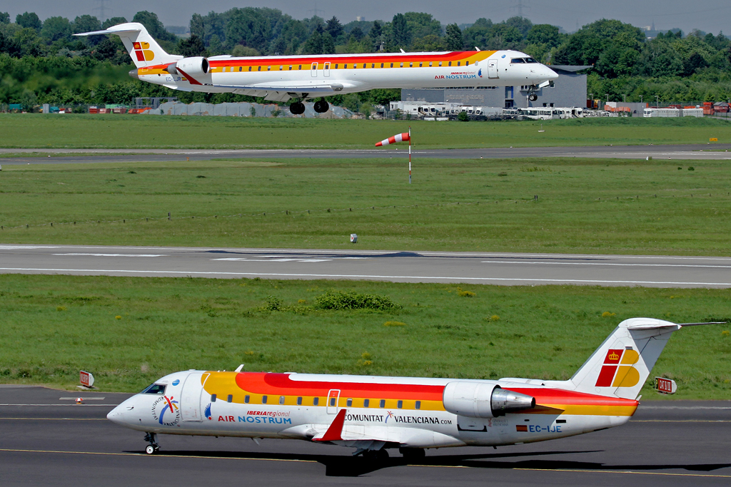 Iberia Regional (Air Nostrum) CRJ-1000 aufgenommen am 01.05.2011 in Dsseldorf. Reg: EC-LJR.
