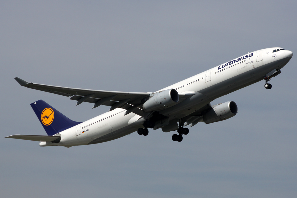 Lufthansa Airbus A330-300 D-AIKC in Dsseldorf am 24.04.10