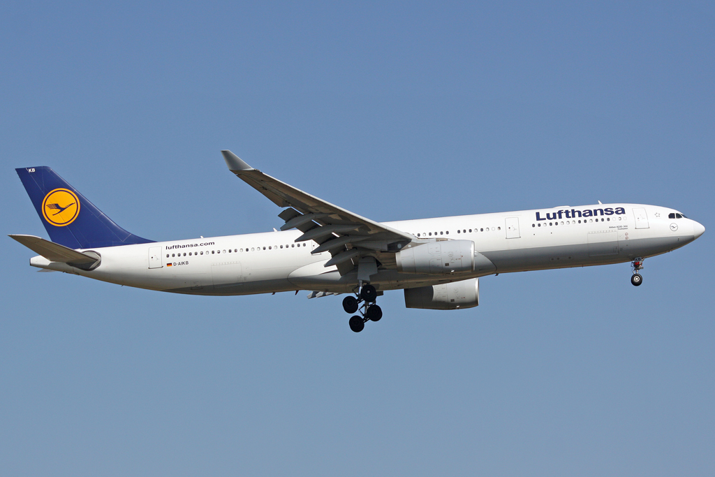 Lufthansa Airbus A330-343X in Frankfurt am 25,04,10