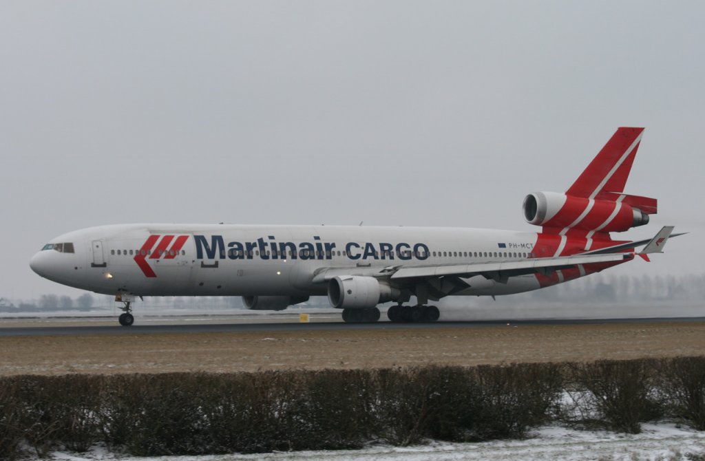 Martinair Cargo MD11 beim start auf der Bahn 36L in Amsterdam