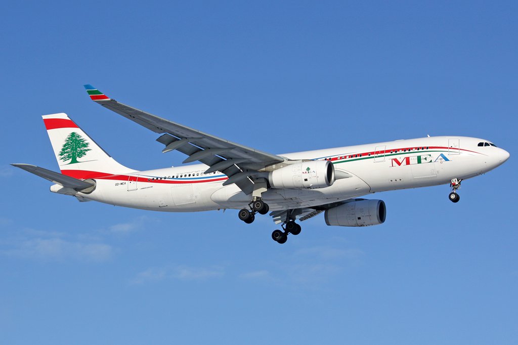 Middle East Airlines (MEA) Airbus A330-243 in London Heathrow am 09,01,10