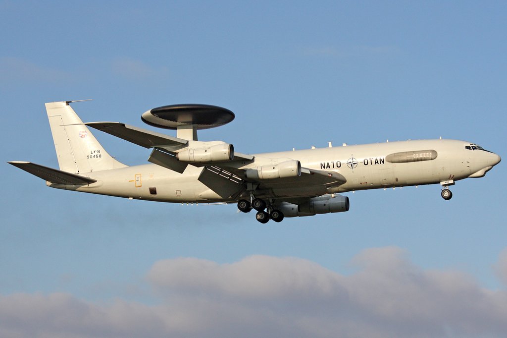 Nato, Boeing E3A AWACS, LX-N90458, in Geilenkirchen am 14,12,09