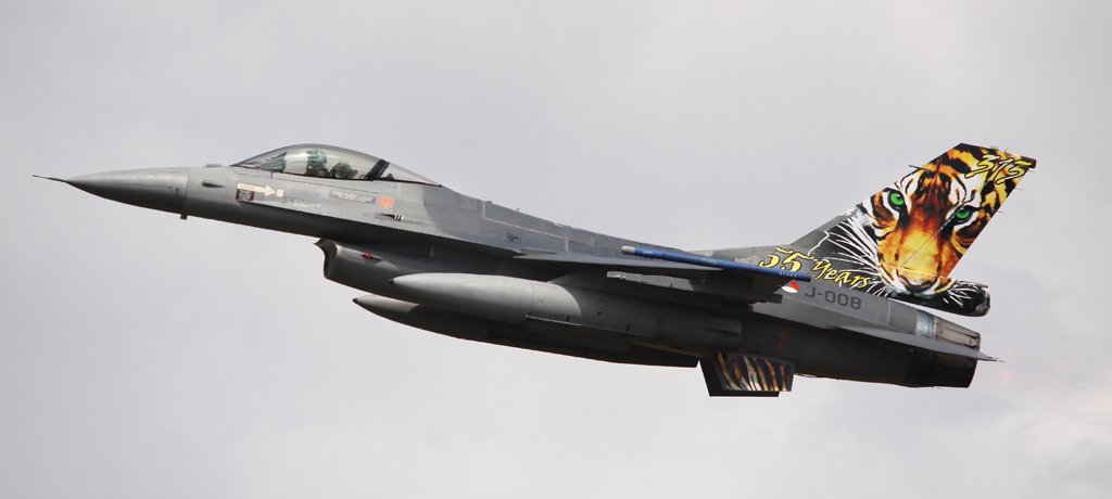 Netherlands - Air Force General Dynamics F-16AM Fighting Falcon Display in Volkel am  20.06.09 