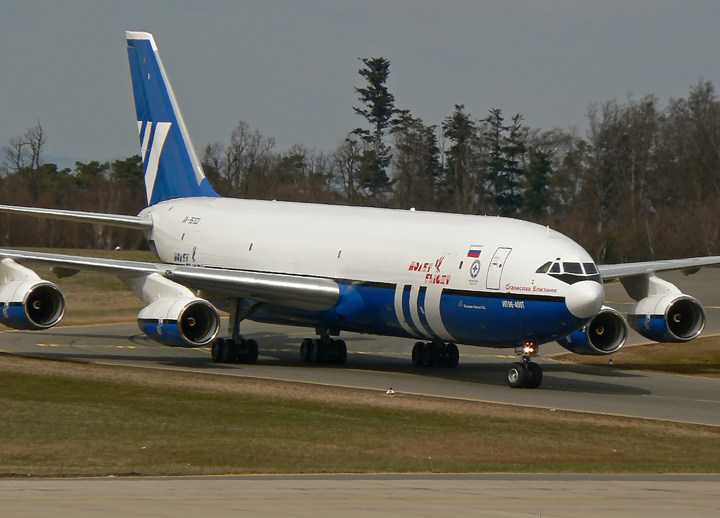 Polet Flight Il-96-400T RA-96103 verlsst die RWY 21 in Hahn am 05.04.2010