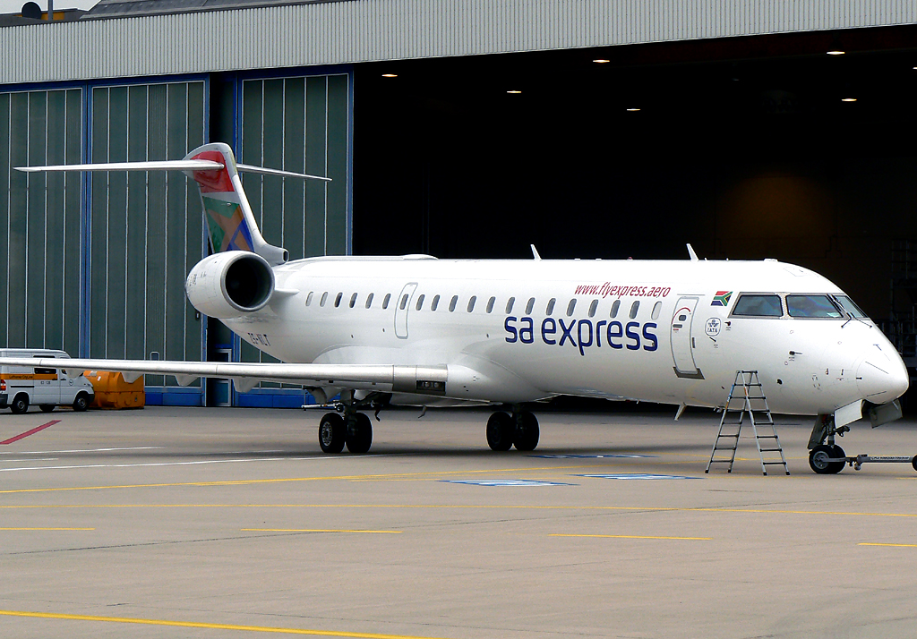 SA Express CRJ700 bei Wartung bei LH Cityline in CGN/EDDK , Mai 2010