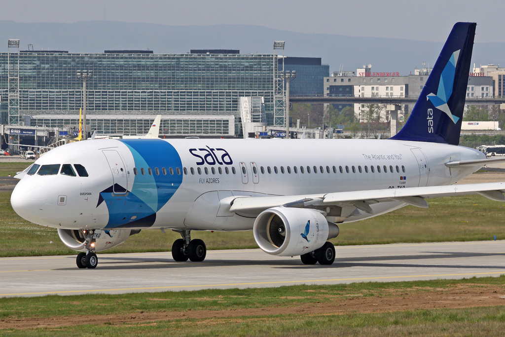 SATA Airbus A320-214 in Frankfurt am 25,04,10