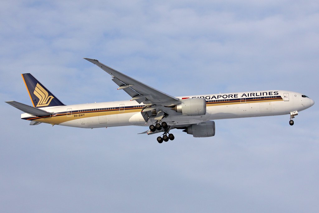 Singapore Airlines Boeing 777-312(ER) in London Heathrow am 09,01,10