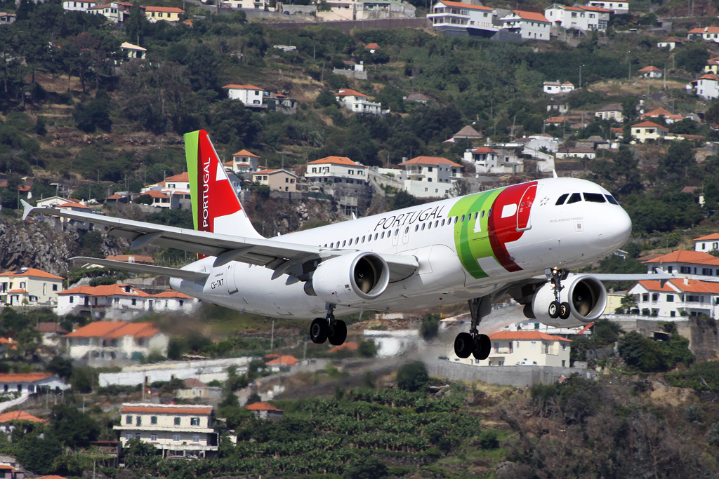 TAP A320 in Funchal am 25.07.10