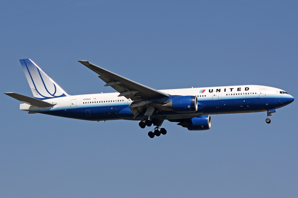 United Airlines Boeing 777-222 in Frankfurt am 25,04,10