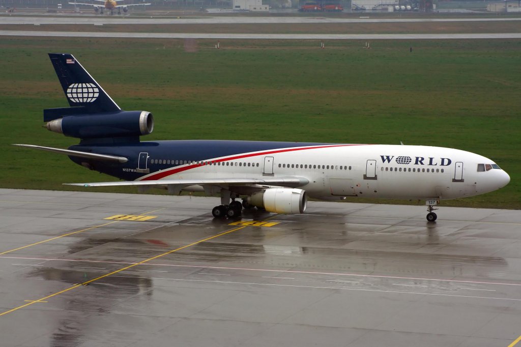 World Airways DC-10 nach der Landung auf der Piste 08R in Leipzig im April 09