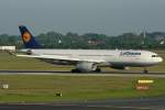 D-AIKG der Lufthansa rollt ...  Eric Otten 04.06.2010