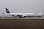 A 340-600 Lufthansa Airbus A340 in Frankfurt beim Start auf Bahn 18 am 07.02.10