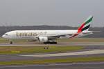 Emirates Boeing 777-21H(ER) A6-EMG in DUS am 19,12,11