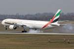 Emirates Boeing 777-31H A6-EMO in Dsseldorf am 22,03,10