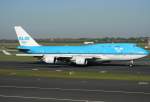 Die PH-BFC der KLM rollte nach ihrem mehrttigen Aufenthalt wegen der Umleitung Richtung 23L in DUS um nach AMS auf 10000 Fu zu starten, aufgenommen am 18.04.2010