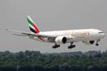 Emirates Boeing 777-21H(LR) A6-EWG in DUS am 25,05,10