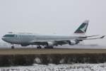B 747-400 Cathay B747 in Amsterdam beim Start auf Bahn 36L am 14.02.10