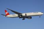 Turkish Airlines Boeing 777-35R(ER) in London Heathrow am 09.01.10 im ...