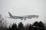 B777-300 der Emirates bei ...  mm 26.03.2010