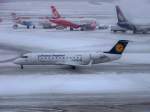 CRJ 200 Lufthansa City Line, Bombardier CRJ200LR, D-ACHK auf dem Hamburger Flughafen. Aufgenommen am 19.12.09.