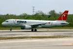 A 320-200/79627/ein-airbus-320-200-der-nwa-bei Ein Airbus 320-200 der NWA bei der Landung in Cancun aufgenommen am 29.04.2008. Reg: N322US