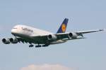 A 380-800/78639/der-dicke-wie-man-ihn-auch Der Dicke wie man ihn auch liebevoll nennt. Ein Airbus 380-800 der Lufthansa im Anflug auf die 25L aufgenommen in Frankfurt am 23.06.2010. Reg: D-AIMA.