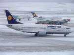 Lufthansa, B737-330, D-ABEN auf dem Hamburger Flughafen.