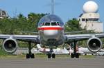 B 757-200/110035/eine-boeing-757-200-der-american-airlines Eine Boeing 757-200 der American Airlines beim einbiegen auf die Runway aufgenommen am 18.11.2010 in St. Maarten. Reg: N617AM.