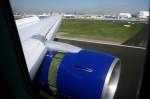 Landung in Frankfurt nach einem 10 Stunden Flug aus Cancun an Bord einer Boeing 767-330 der Condor aufgenommen an 30.04.2008.