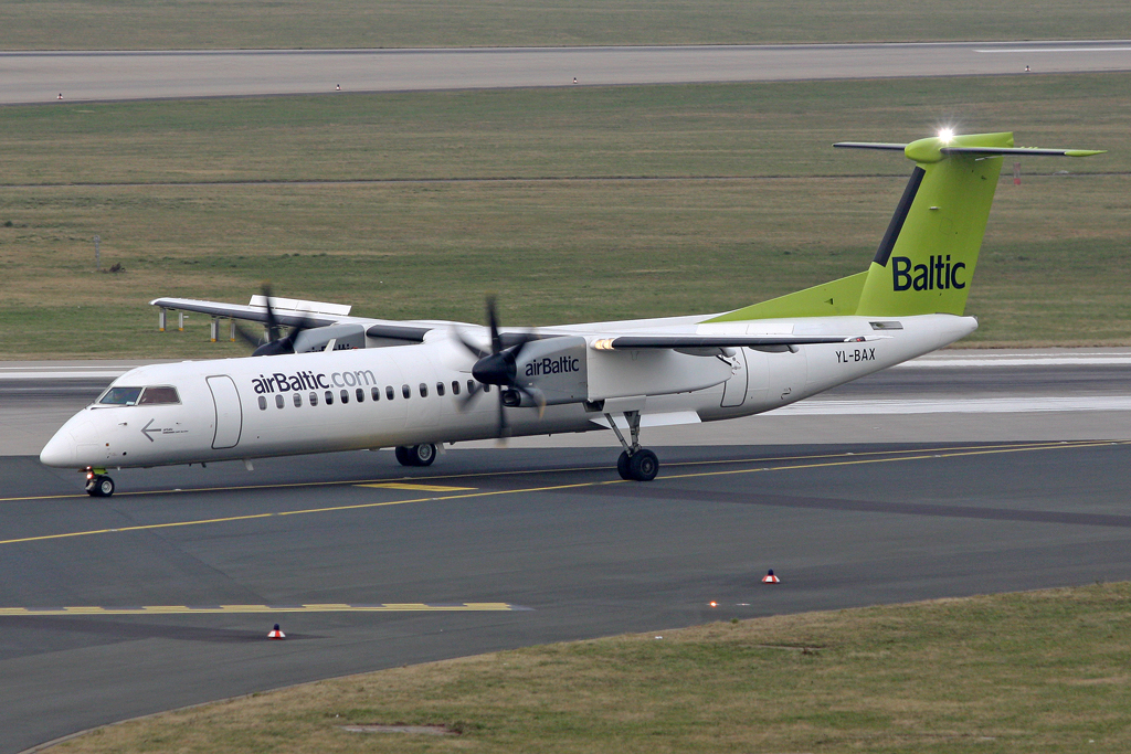 Air Baltic De Havilland Canada DHC-8-402Q YL-BAX in DUS am 18.01.2012