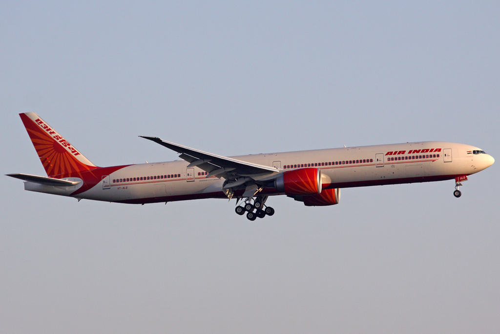 Air India Boeing 777-337(ER) in Frankfurt am 25,04,10