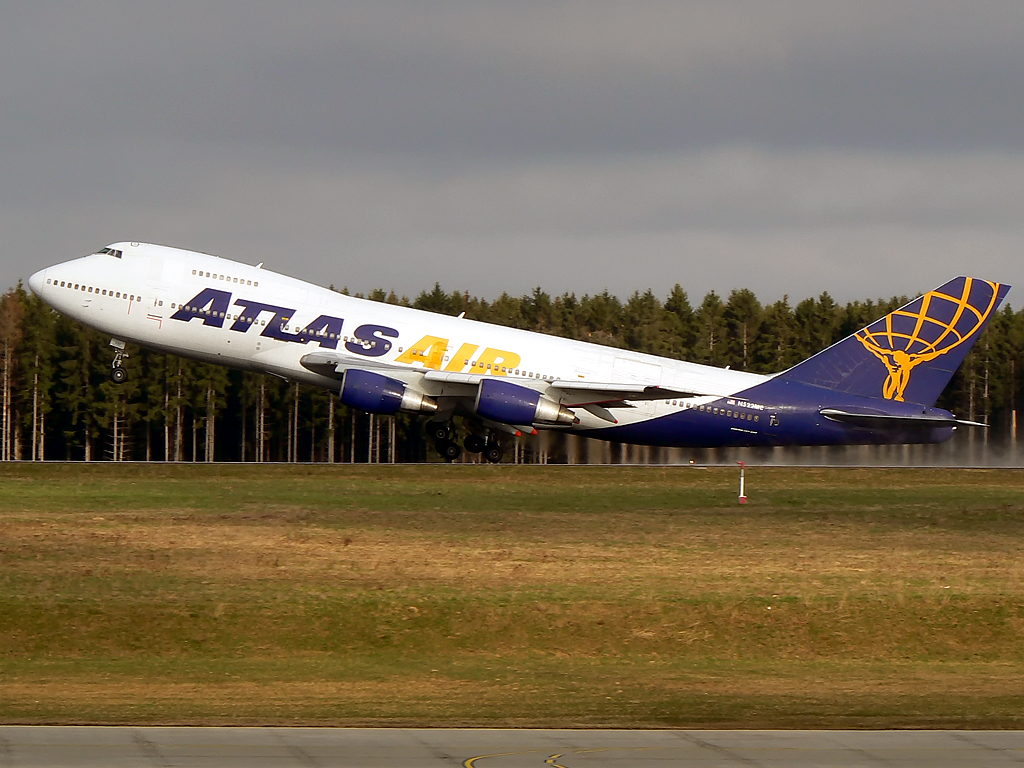 Atlas Air B747-200 beim t/o rwy 21 in Hahn