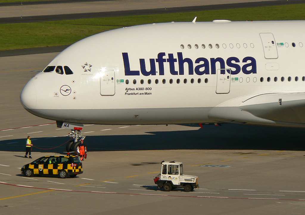 Close up des Lufthansa Airbus A380-841 D-AIMA in CGN am 03.06.2010 