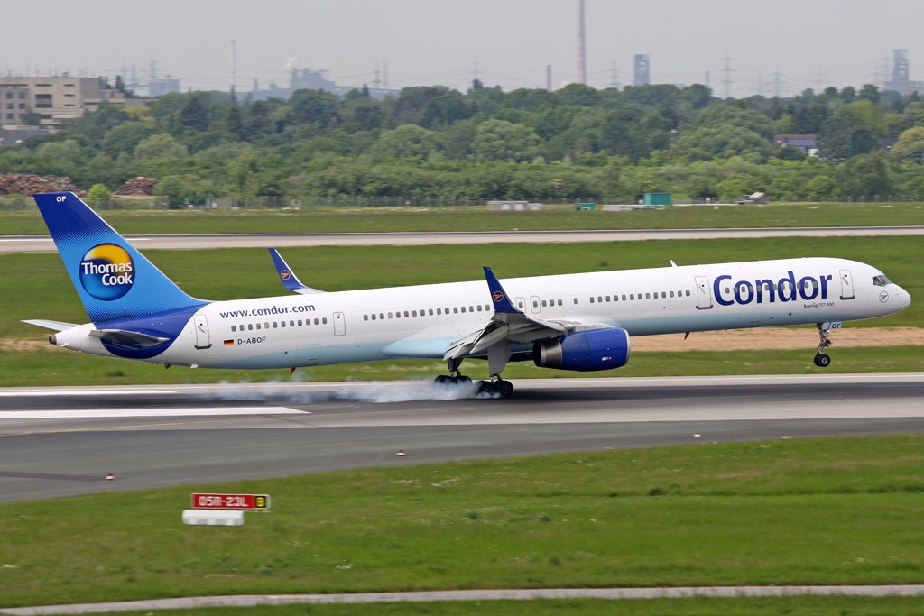 Condor Boeing 757-330 D-ABOF in DUS am 25,05,10