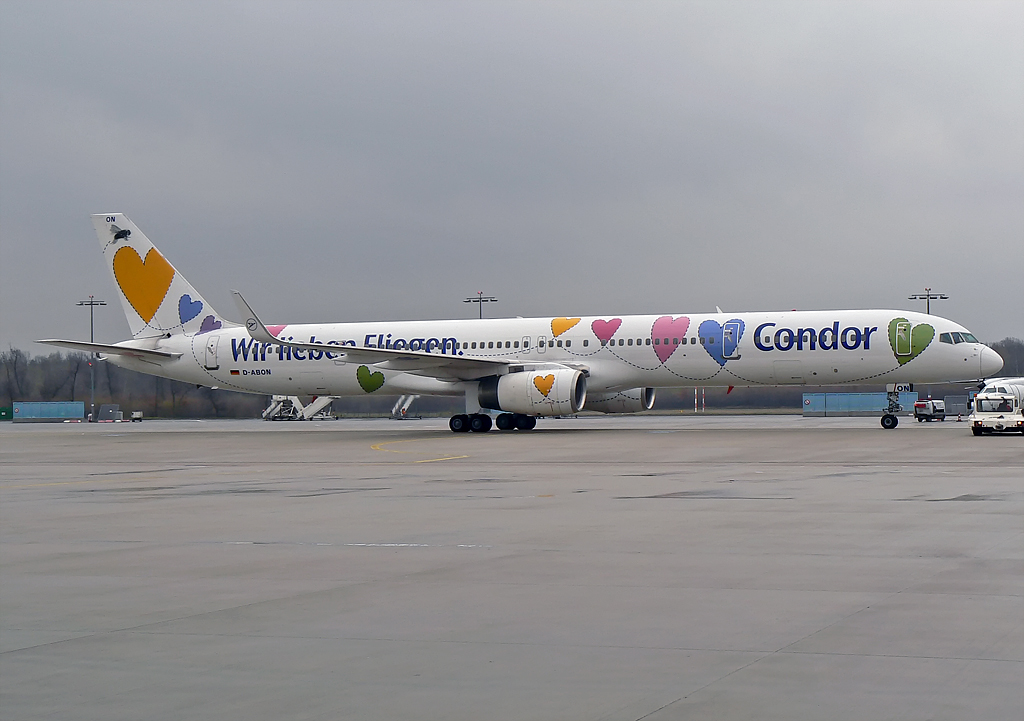 Condors  Willi  ; Boeing 757-330 ; D-ABON ; in CGN am 08.04.2010