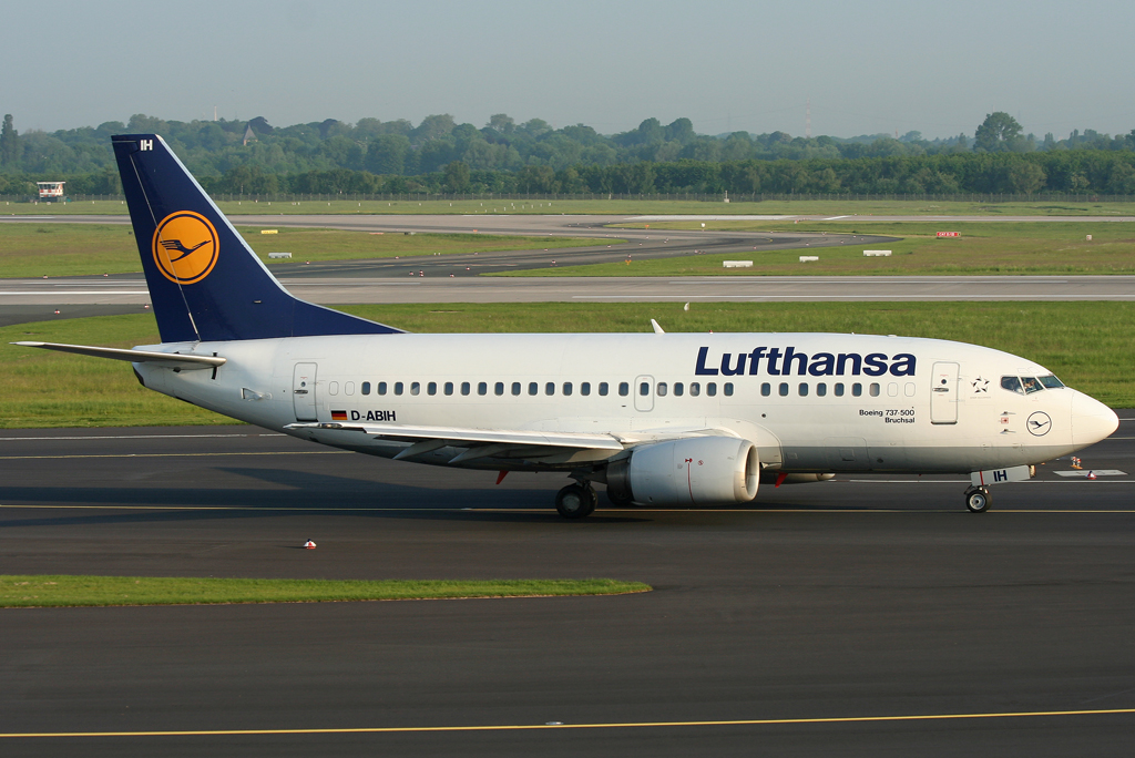 D-ABIH der Lufthansa rollt zur 23L @ DUS am 24.05.2010
