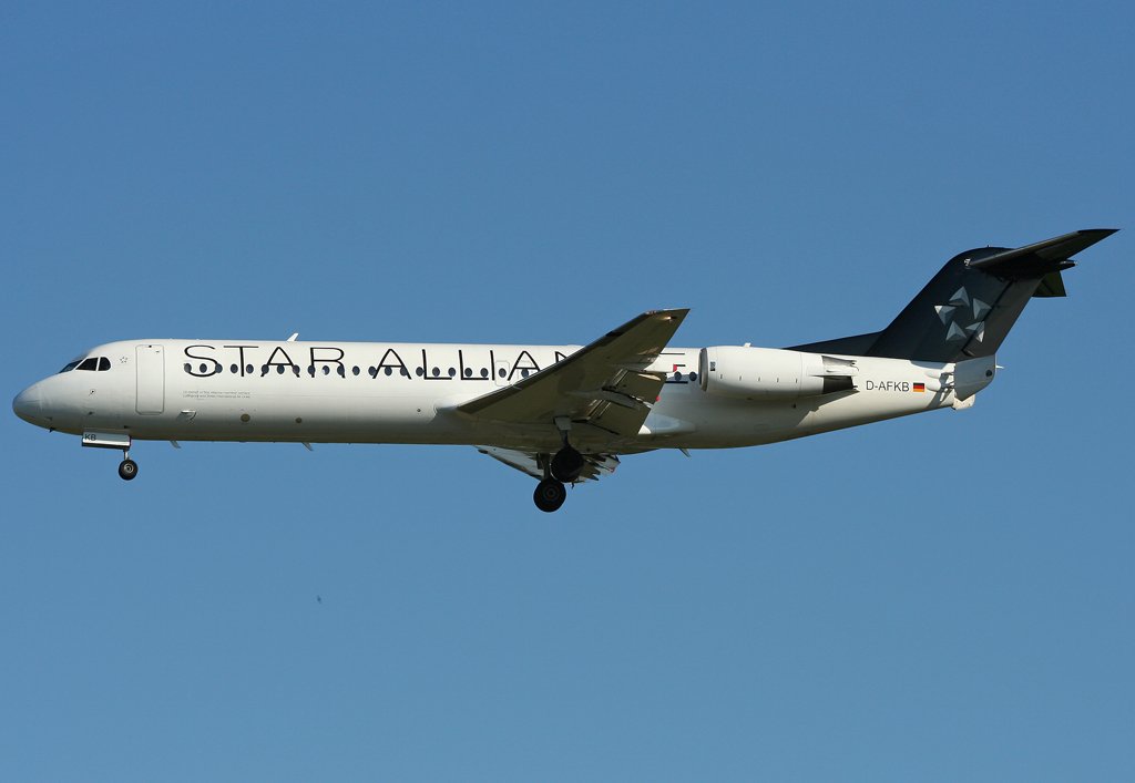 D-AFKB der Contact Air Star Alliance ist im Endanflug auf die 05R @ DUS am 03.06.2010